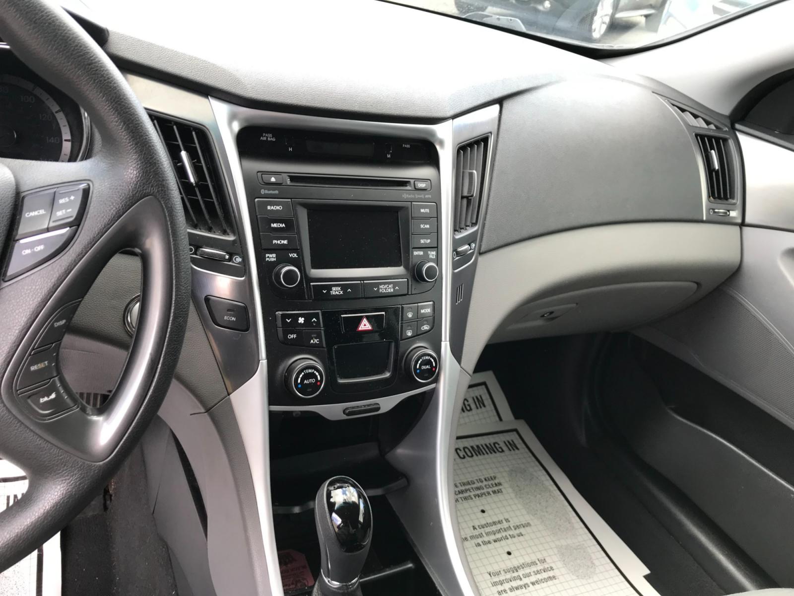2014 Black /Gray Hyundai Sonata Hybrid Hybrid (KMHEC4A40EA) with an 2.4 V4 engine, Automatic transmission, located at 577 Chester Pike, Prospect Park, PA, 19076, (610) 237-1015, 39.886154, -75.302338 - 2014 Hyundai Sonata Hybrid: Backup camera, new PA inspection, great on gas, SUPER CLEAN! This vehicle comes inspected and has been given a bumper to bumper safety check. It is very clean, reliable, and well maintained. We offer a unique pay plan that is known for being the easiest and fastest fin - Photo #13